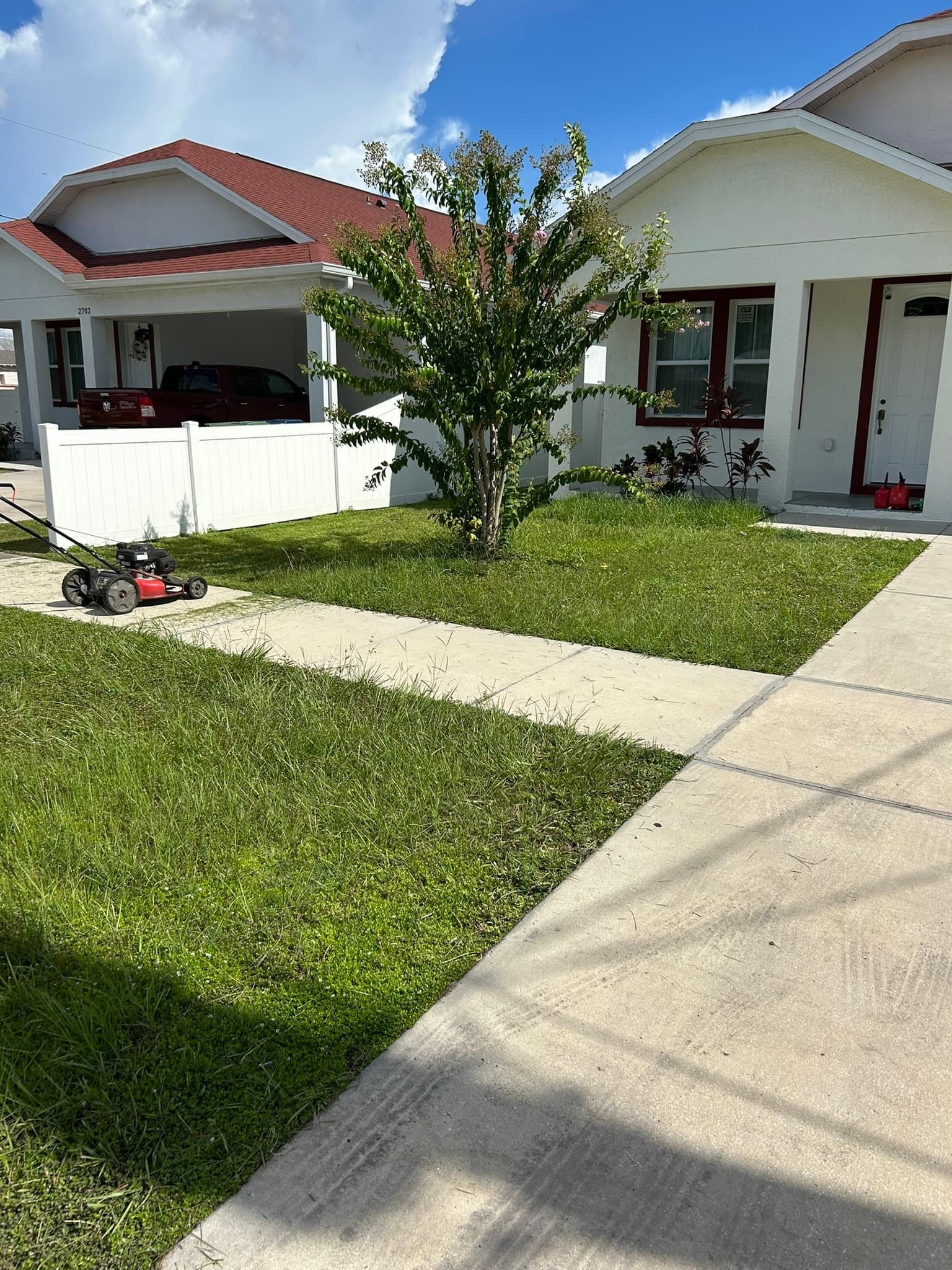 Beautiful Tampa lawn cared for by Mr. Bud'z Lawn Care